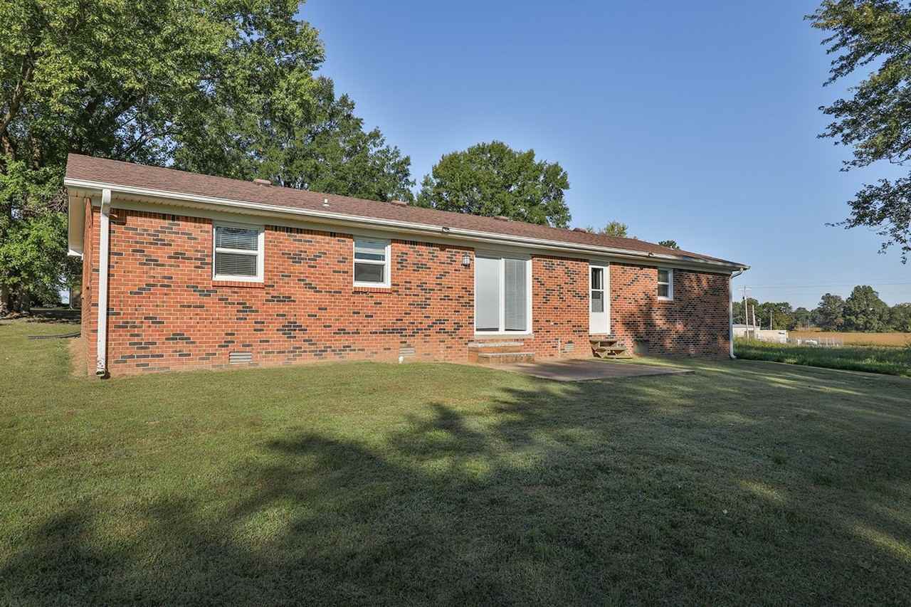 121 Mimosa Dr - Photo 2 of 16