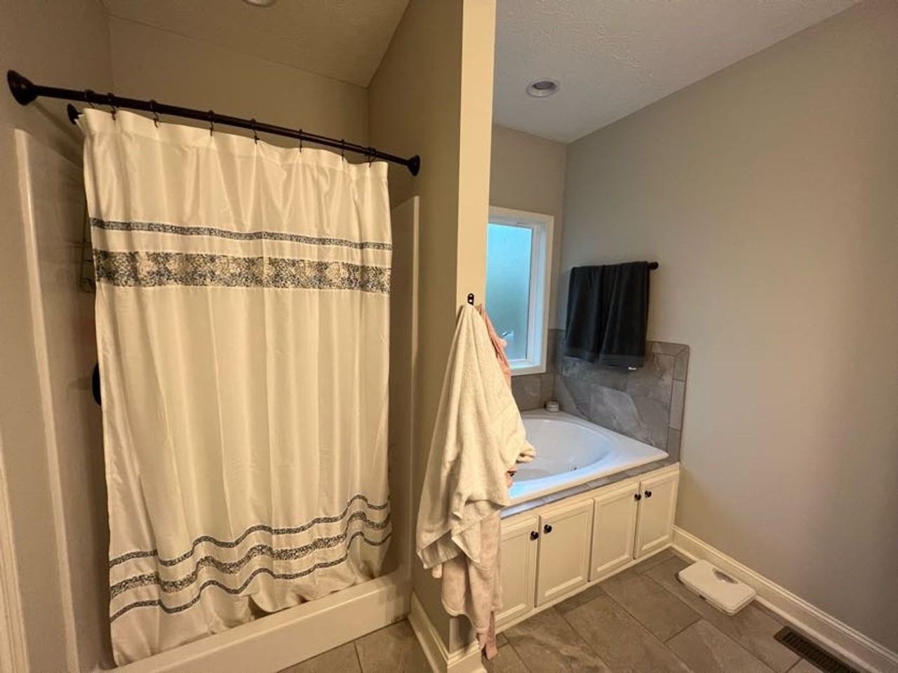 684 Meagan Ct - Photo 5 of 11