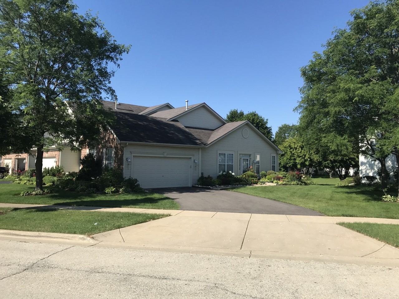 1493 Keystone Ct - Photo 2 of 20