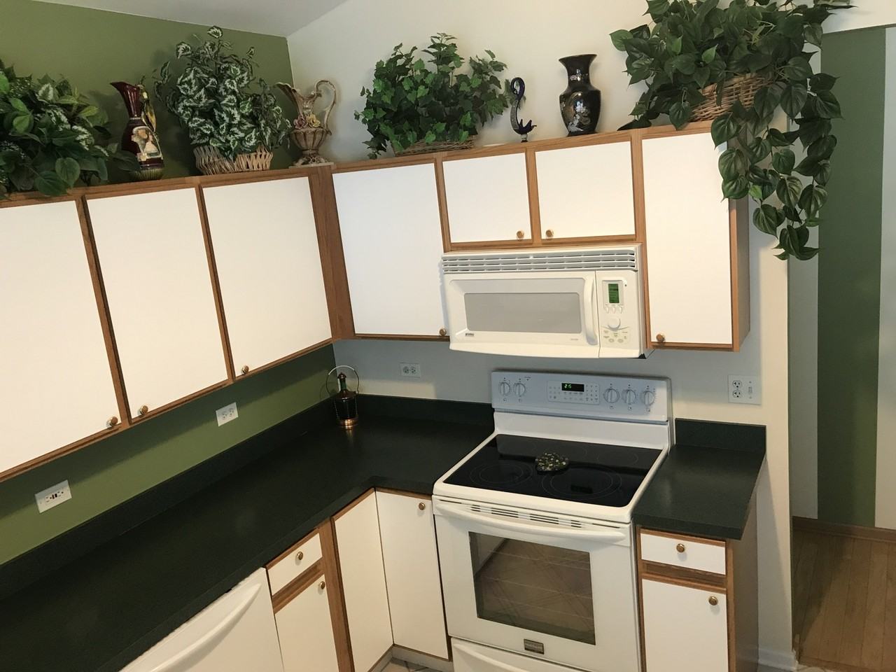 1493 Keystone Ct - Photo 4 of 20