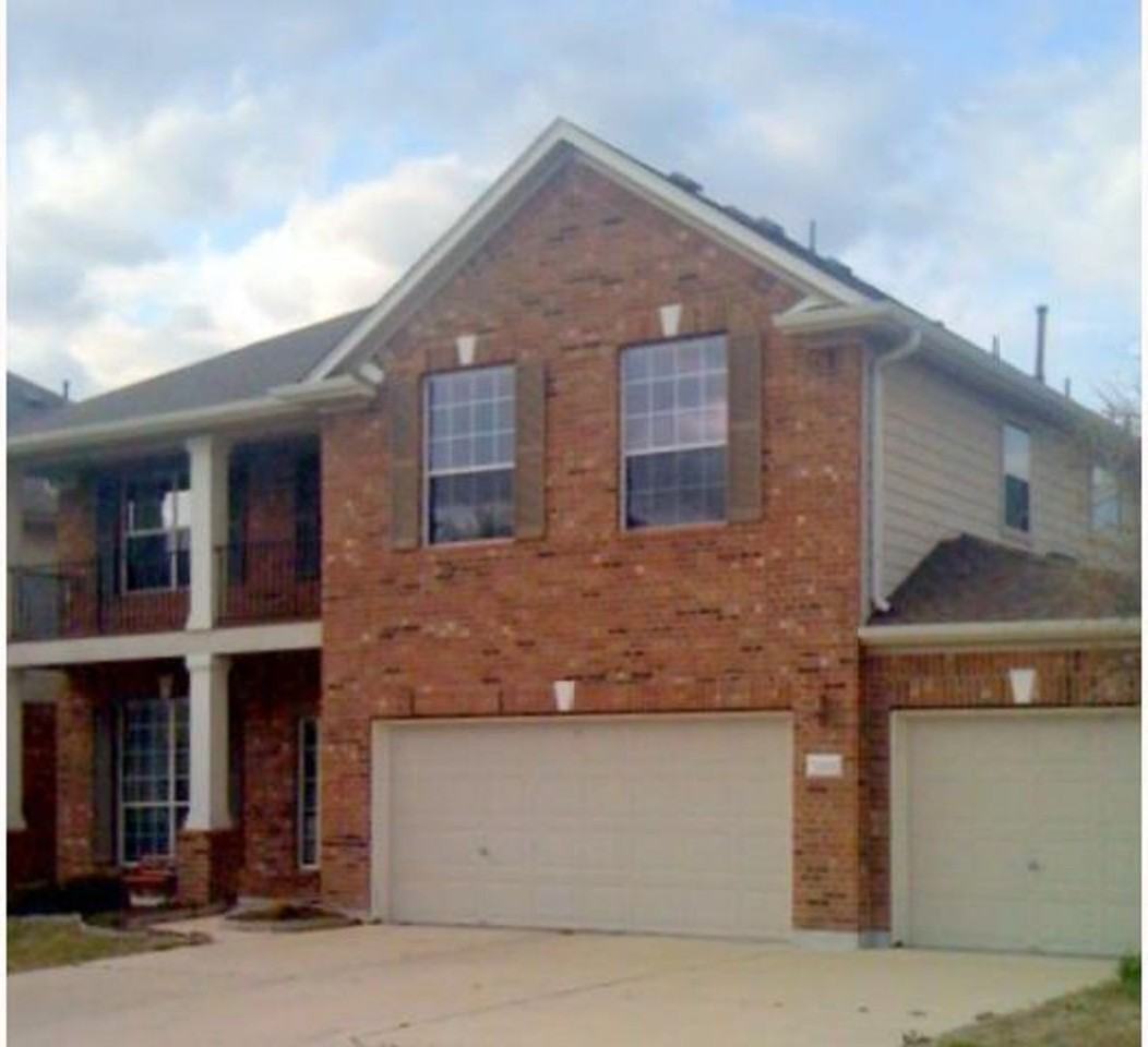 1553 Homewood Cir - Photo 2 of 10