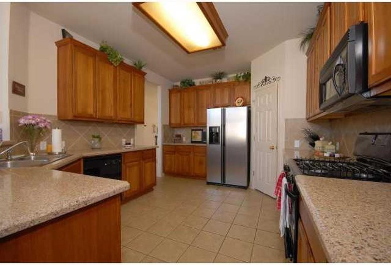 1553 Homewood Cir - Photo 3 of 10