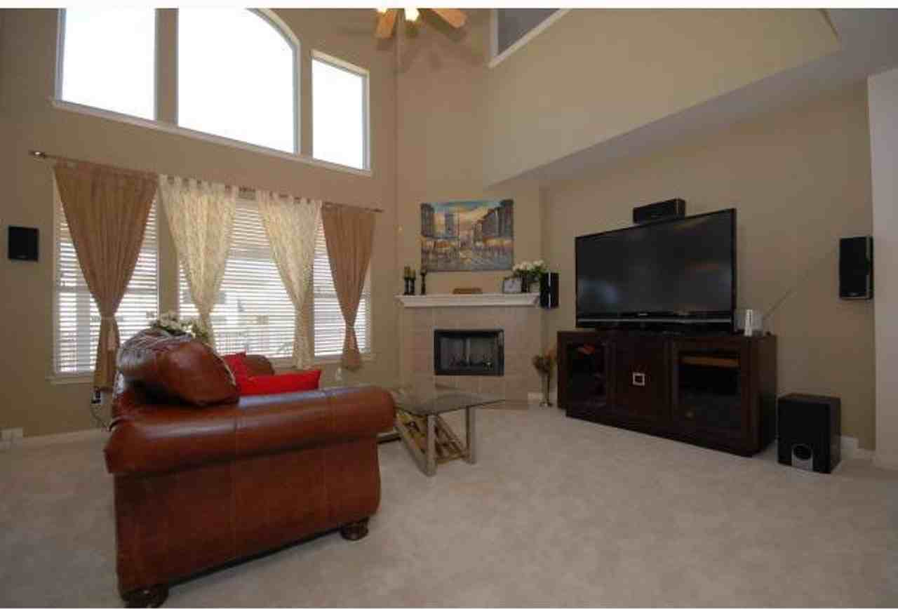 1553 Homewood Cir - Photo 5 of 10