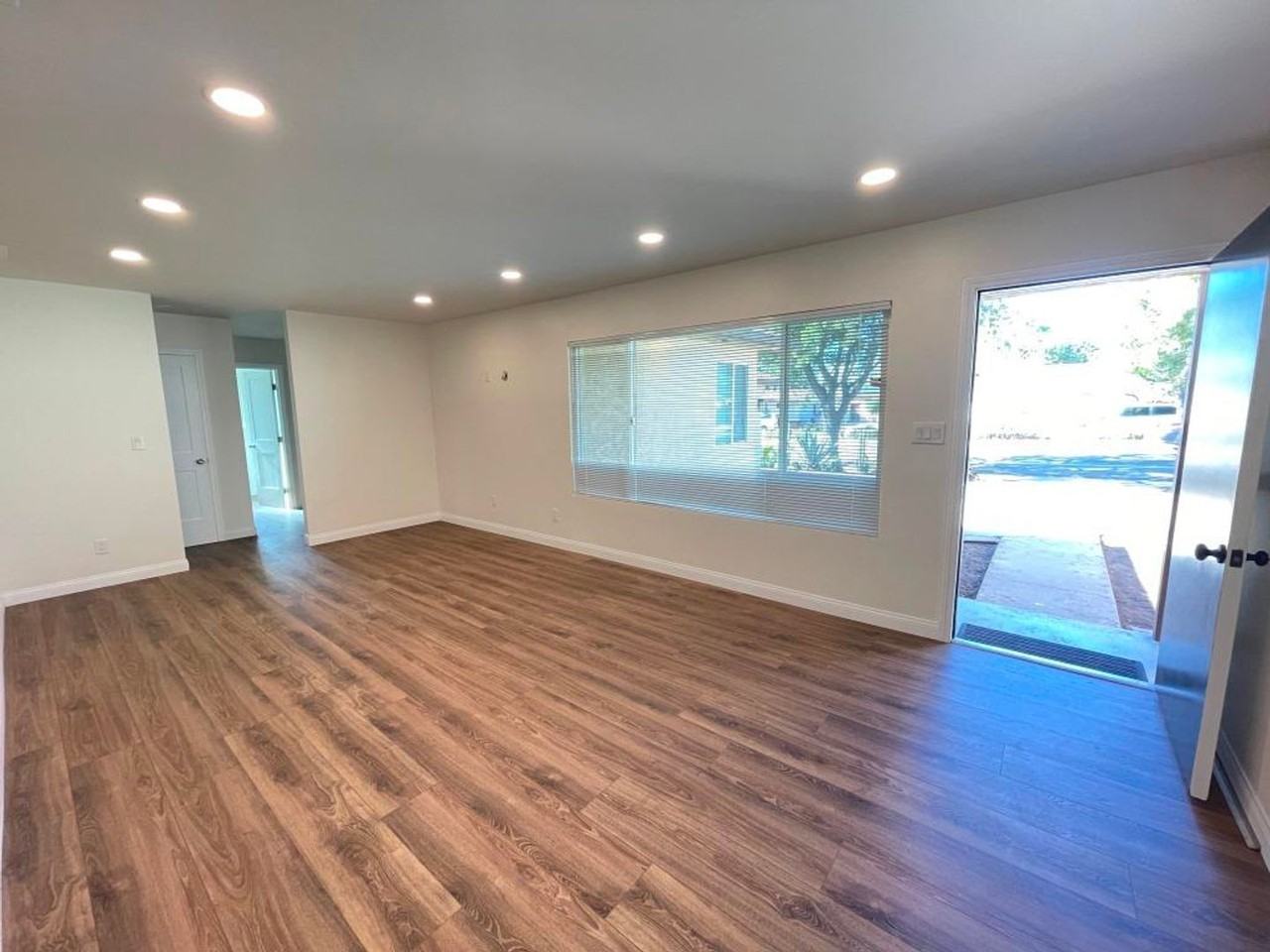 5215 Waring Rd - Photo 3 of 24