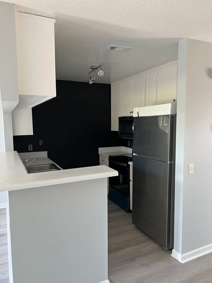 115 W Briar Dr - Photo 2 of 20