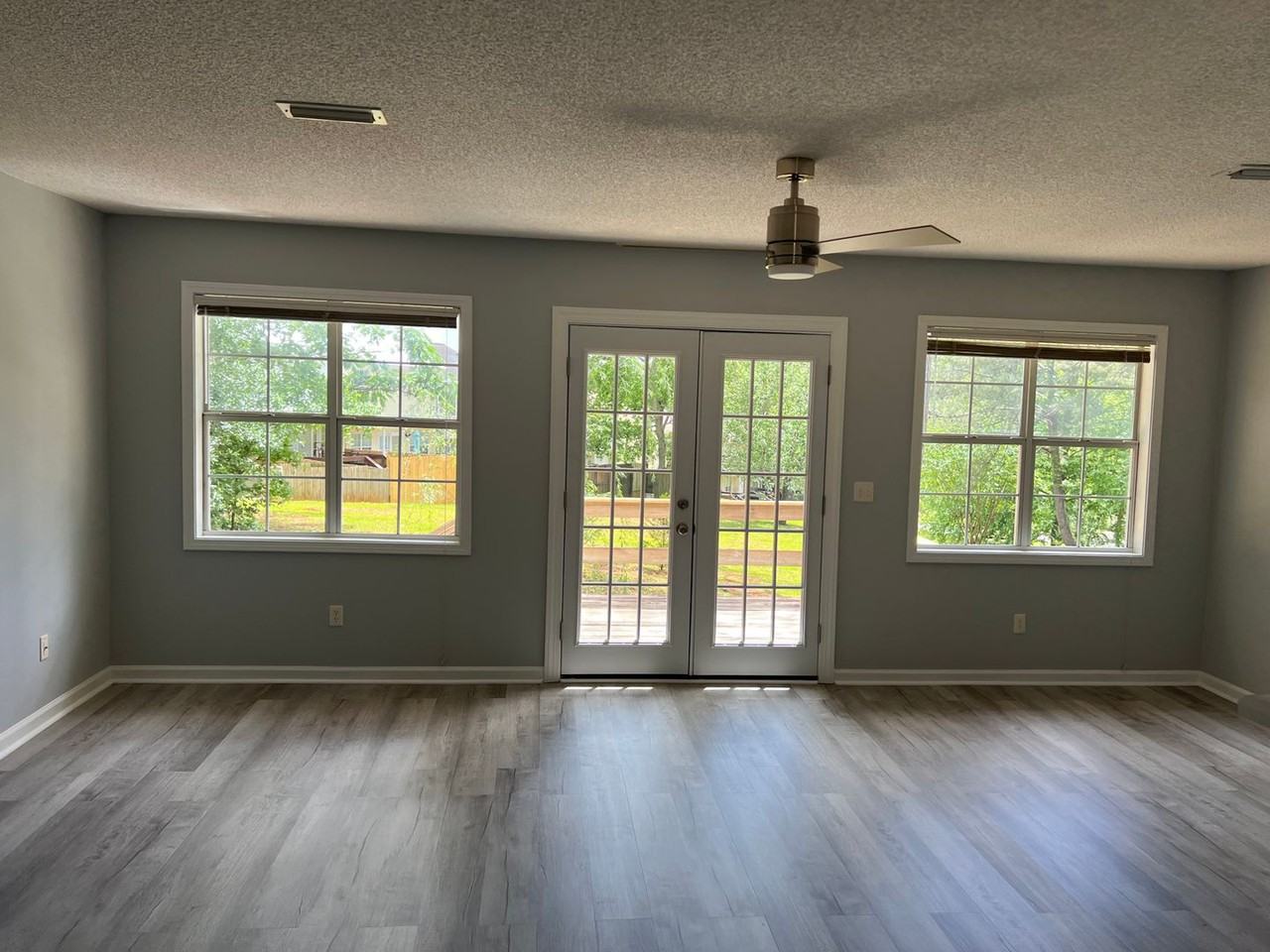 115 W Briar Dr - Photo 3 of 20