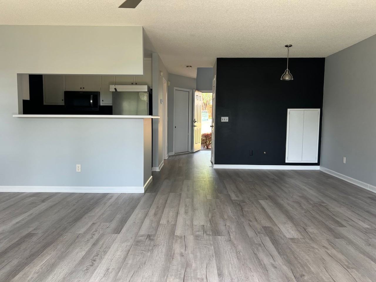 115 W Briar Dr - Photo 4 of 20