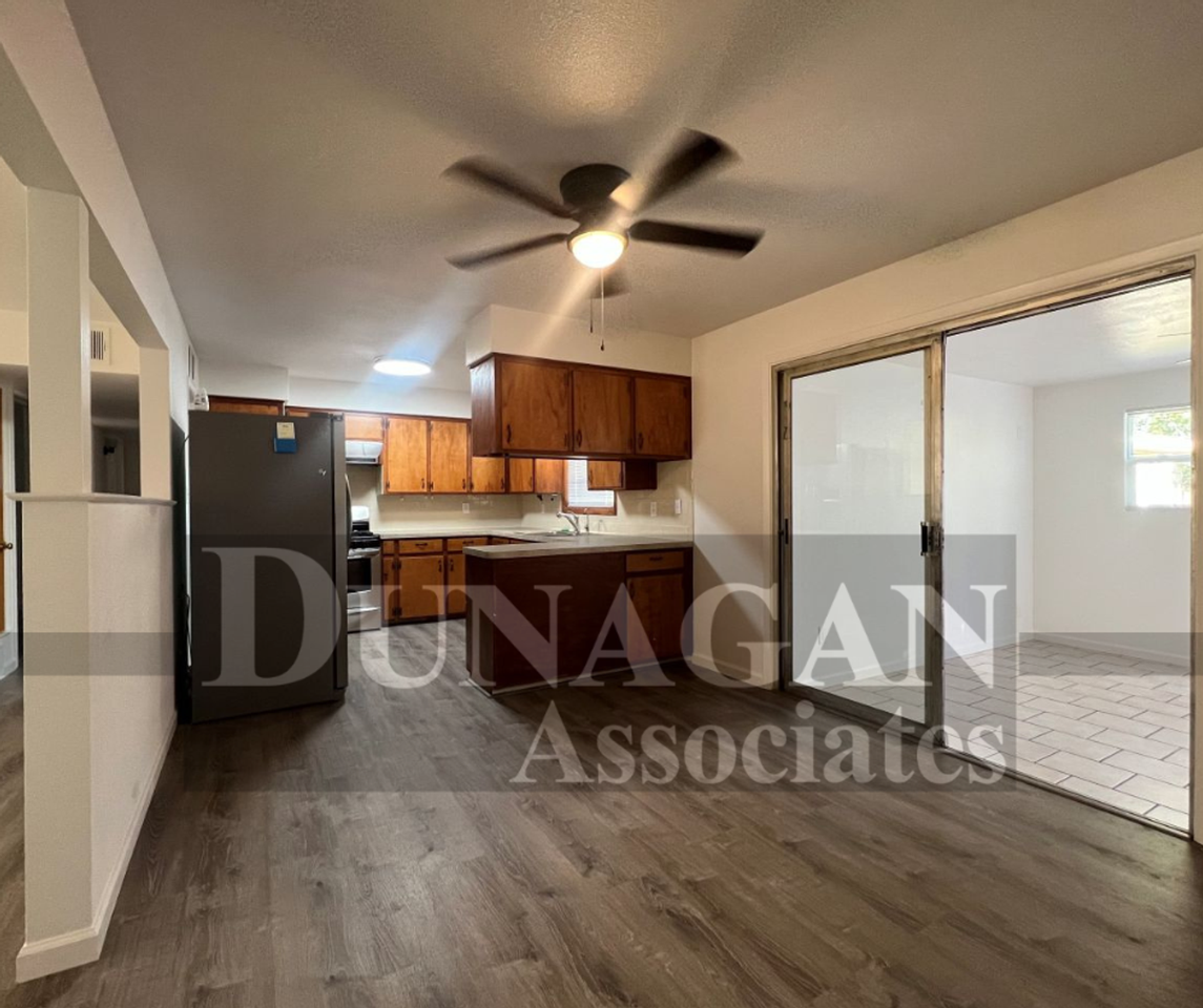 1202 W Ash St - Photo 3 of 16