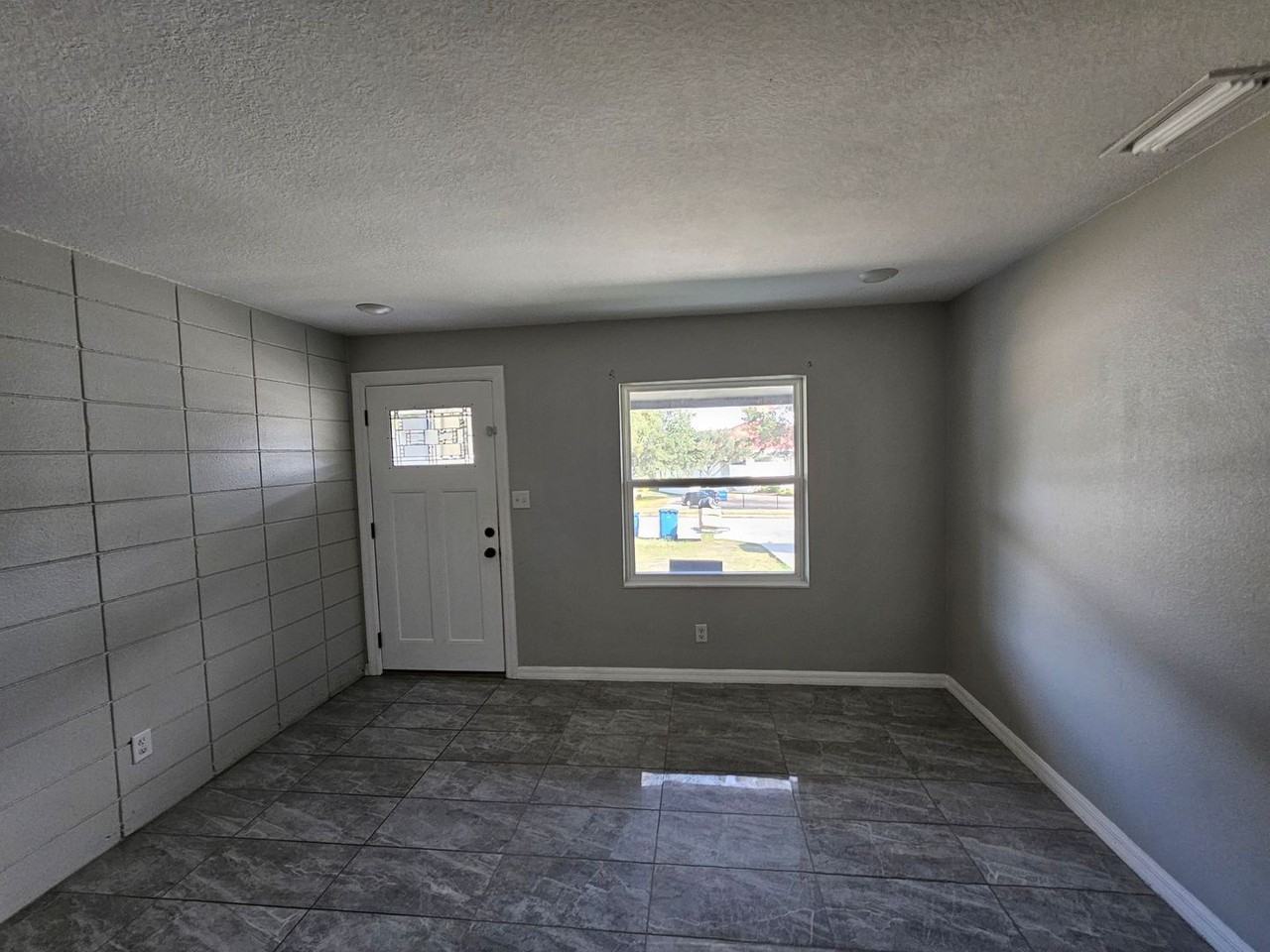 212 S 3rd St - Photo 3 of 8