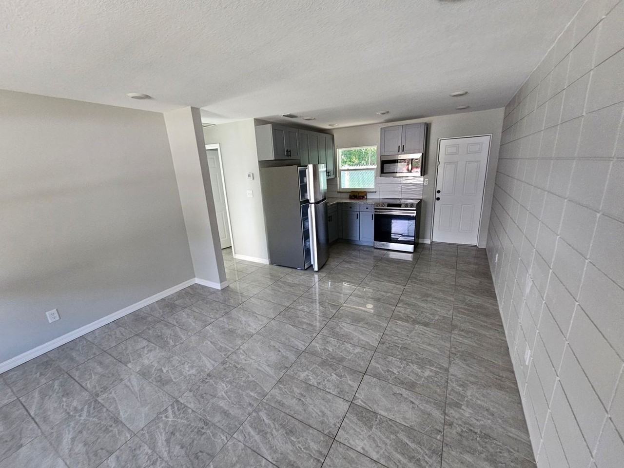 212 S 3rd St - Photo 4 of 8