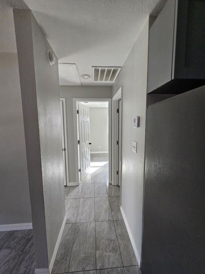 212 S 3rd St - Photo 5 of 8