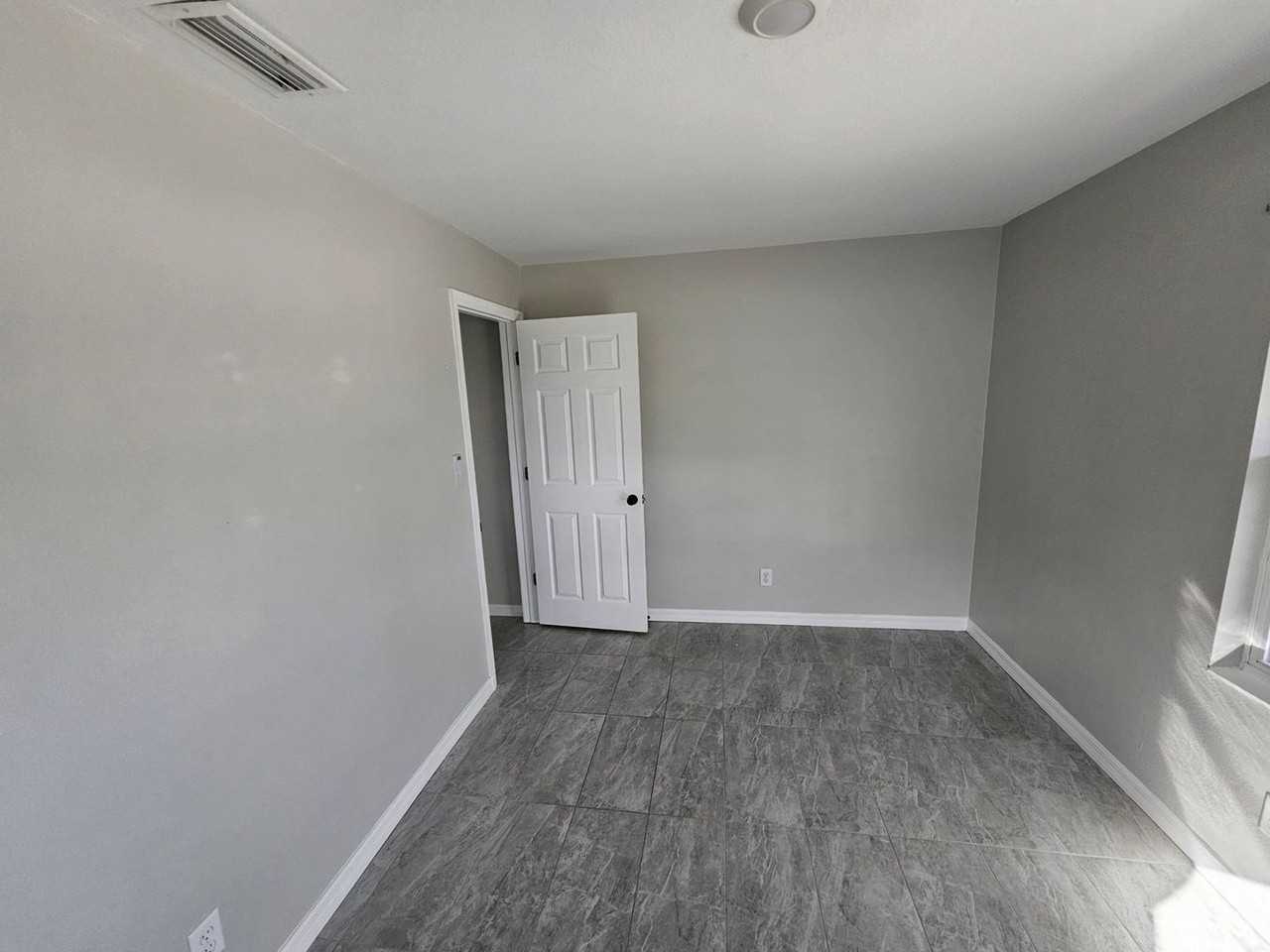 212 S 3rd St - Photo 6 of 8