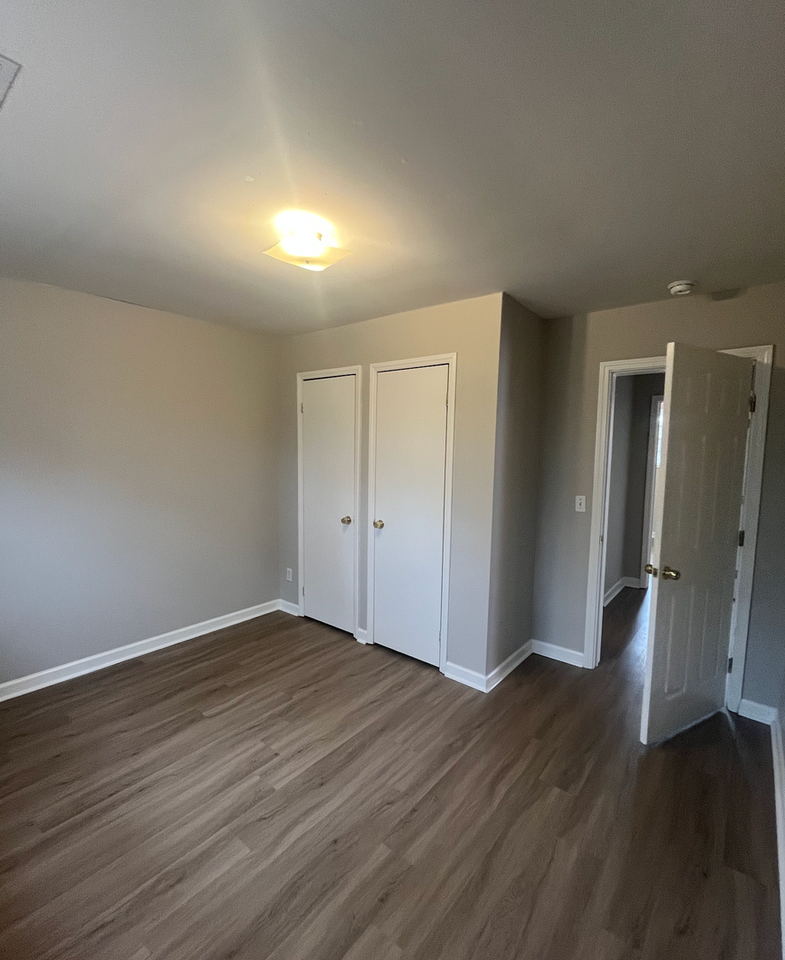 727 S Main St - Photo 2 of 8
