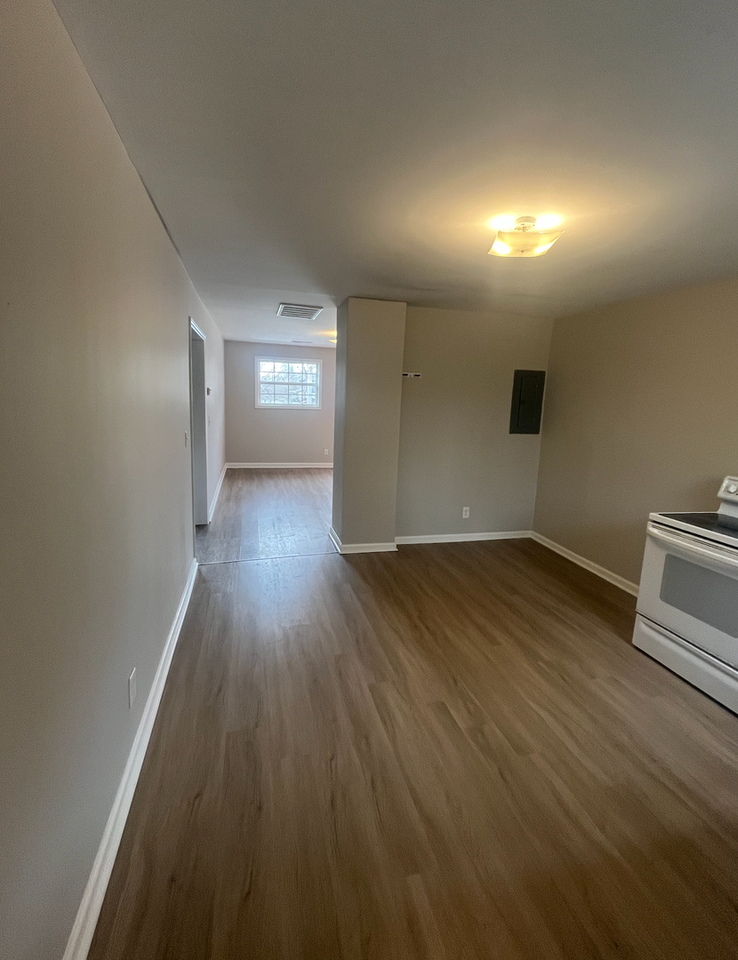 727 S Main St - Photo 3 of 8