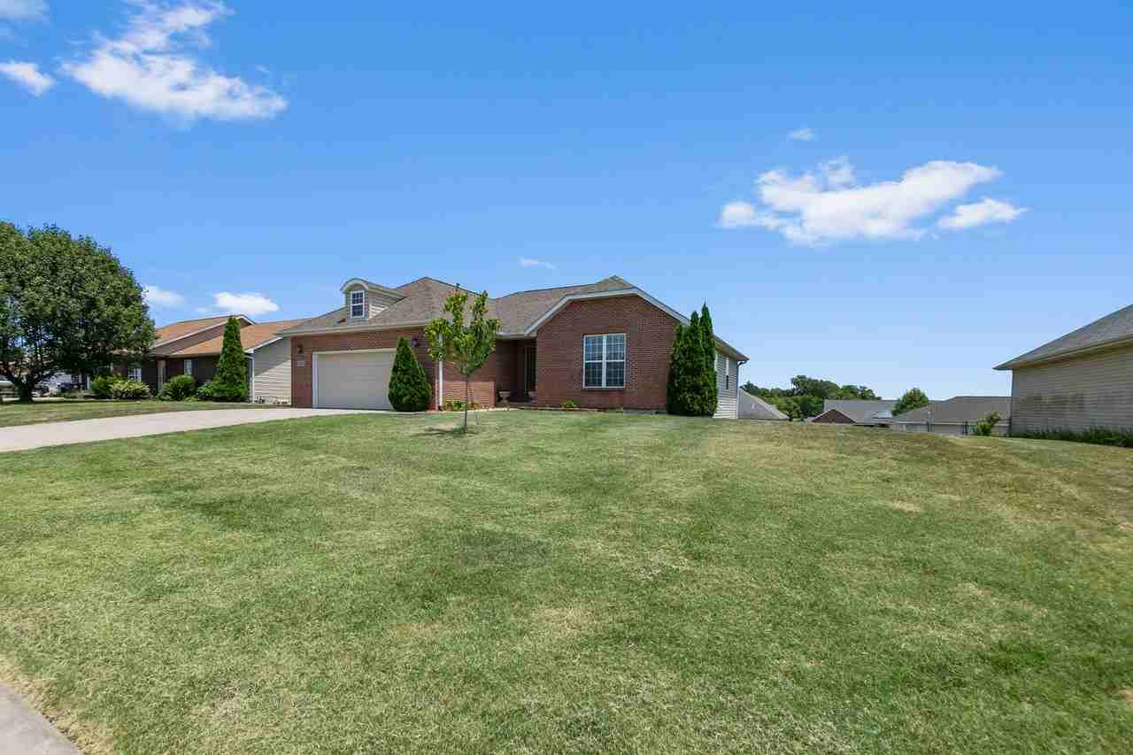 1330 Holly Dr - Photo 2 of 31