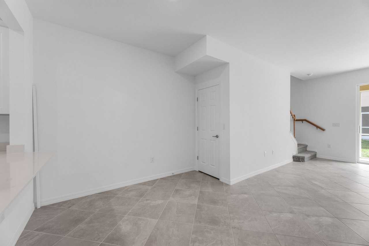 2852 Citrus St Fl 34120 - Photo 3 of 20