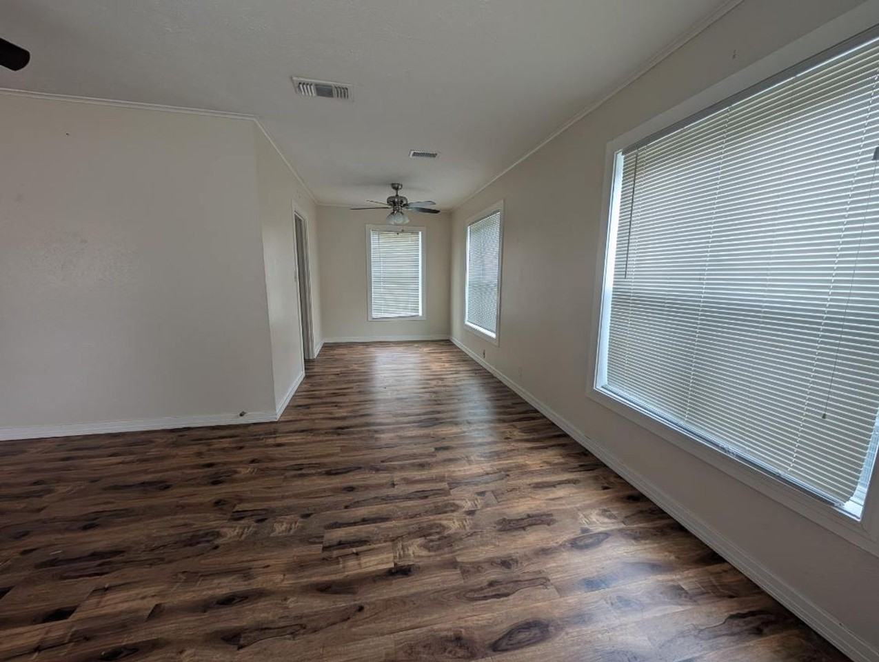 1819 Locust St - Photo 2 of 7