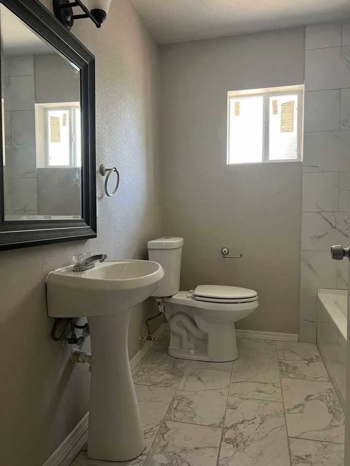 1501 S Pennsylvania Ave - Photo 6 of 12