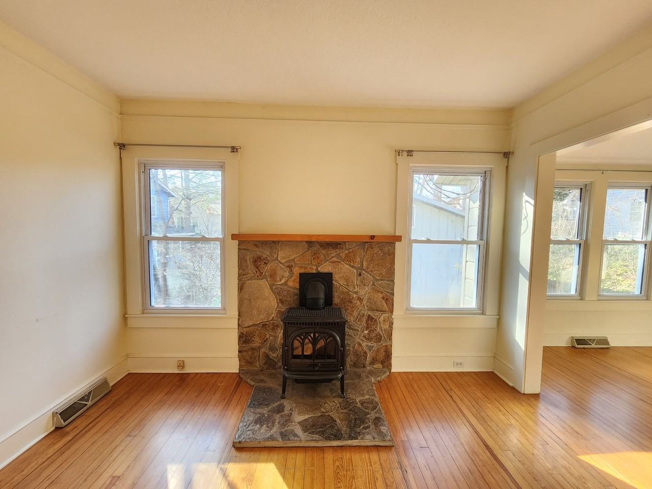 115 1st St - Photo 6 of 16