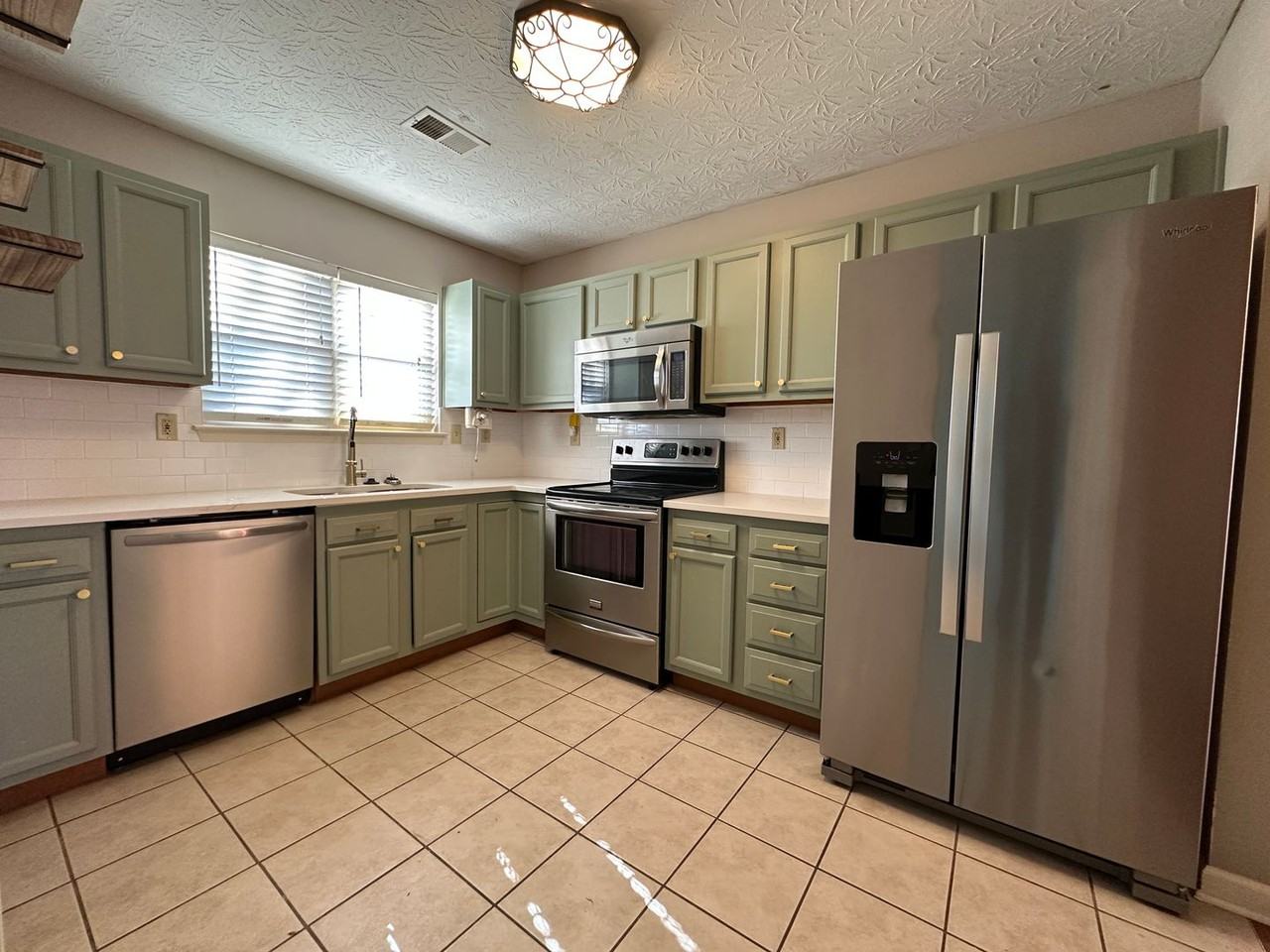 324 Pleasant Pointe Dr - Photo 5 of 18