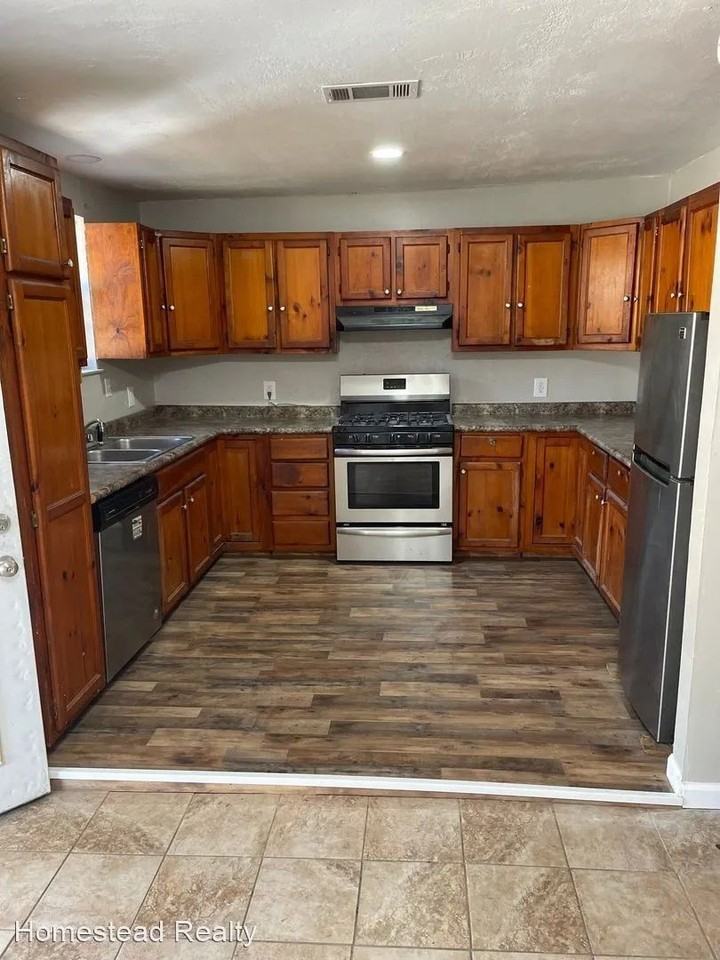 4218 Fresenius Rd - Photo 2 of 6