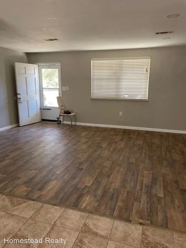 4218 Fresenius Rd - Photo 3 of 6