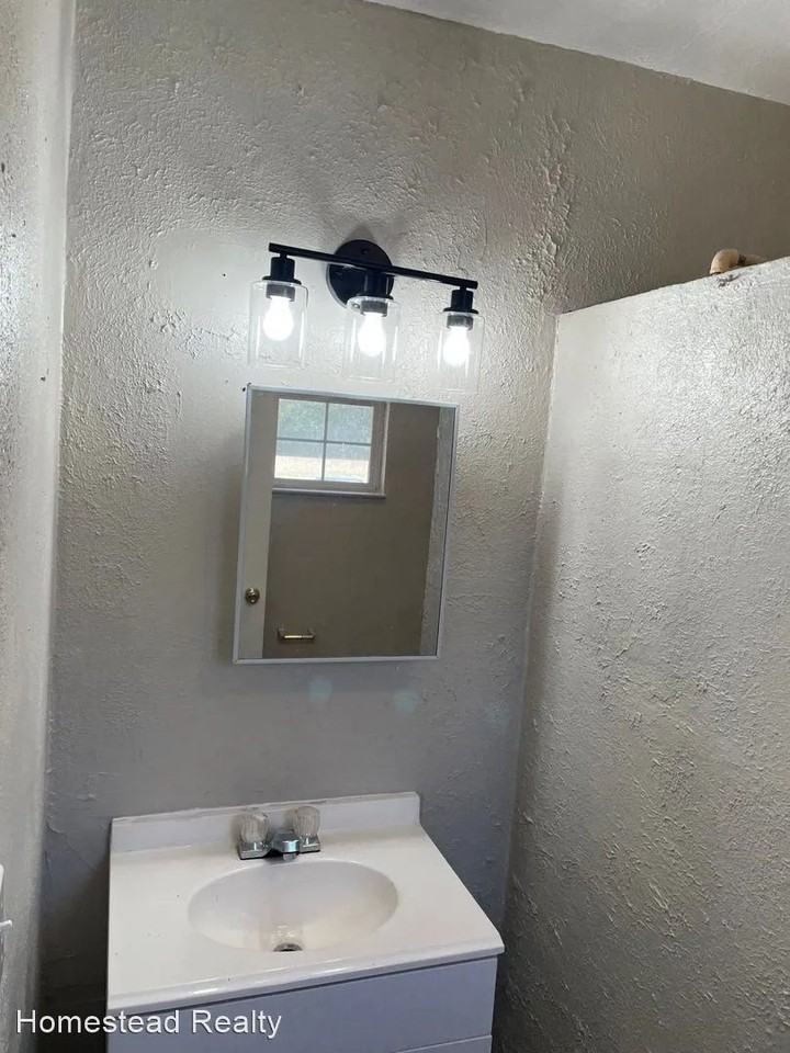 4218 Fresenius Rd - Photo 5 of 6