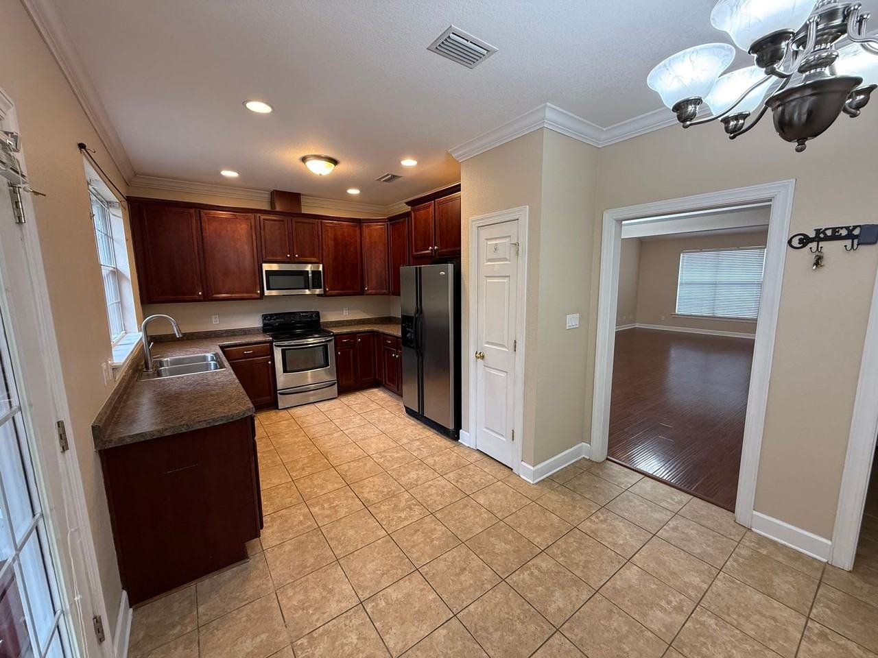 529 Forest Green Dr - Photo 6 of 18