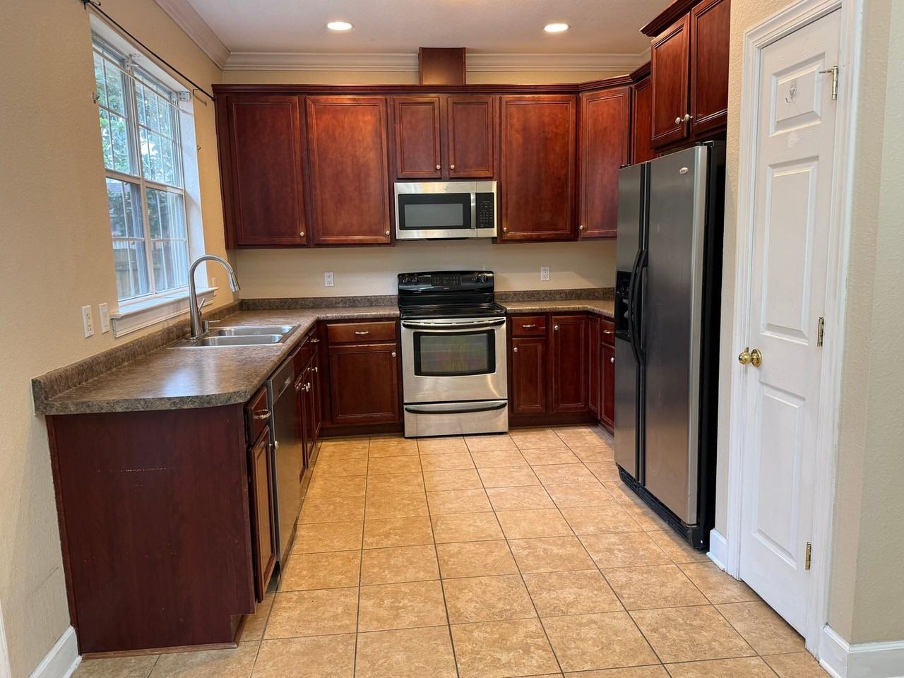 529 Forest Green Dr - Photo 7 of 18