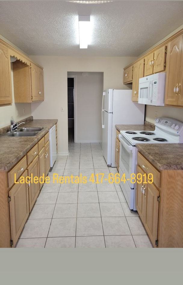 1224 Pine St - Photo 3 of 11