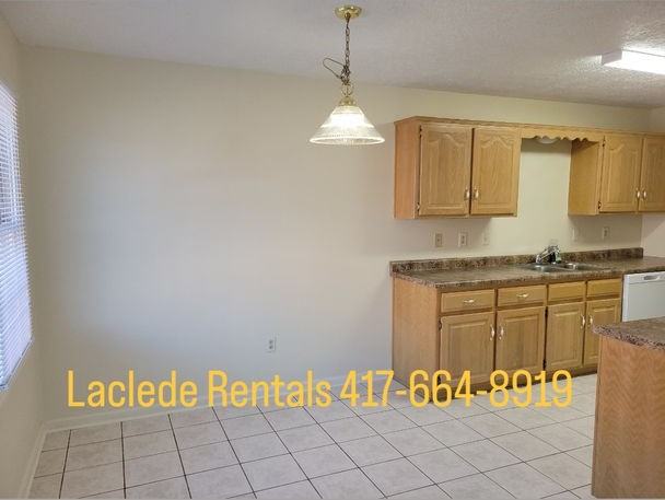 1224 Pine St - Photo 4 of 11