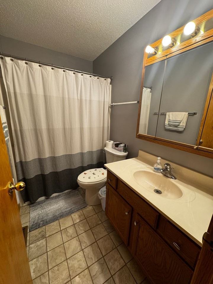 929 Circle Dr - Photo 3 of 9