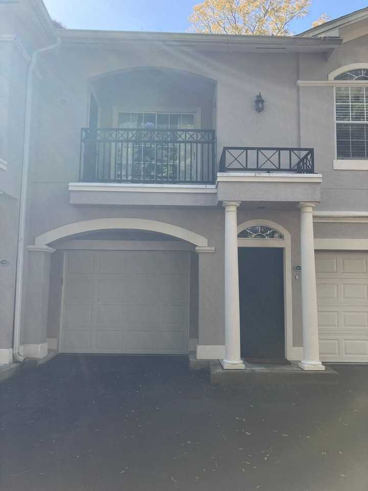 4 Indigo Run Dr - Photo 2 of 20