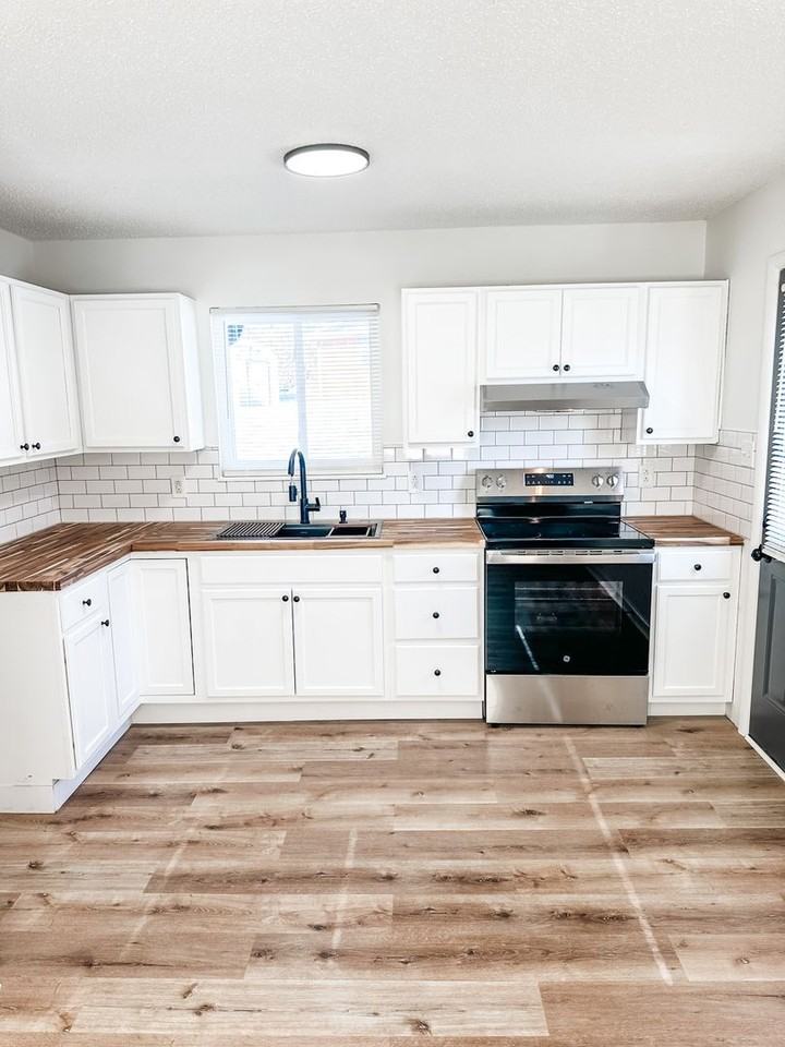 1719 Hazen St - Photo 2 of 11