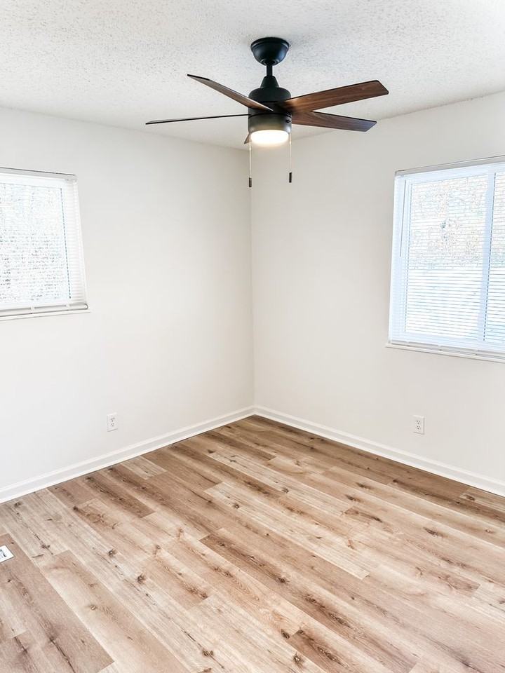 1719 Hazen St - Photo 6 of 12