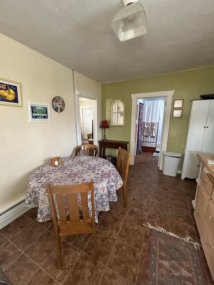 1900 1/2 S Jackson St - Photo 2 of 10