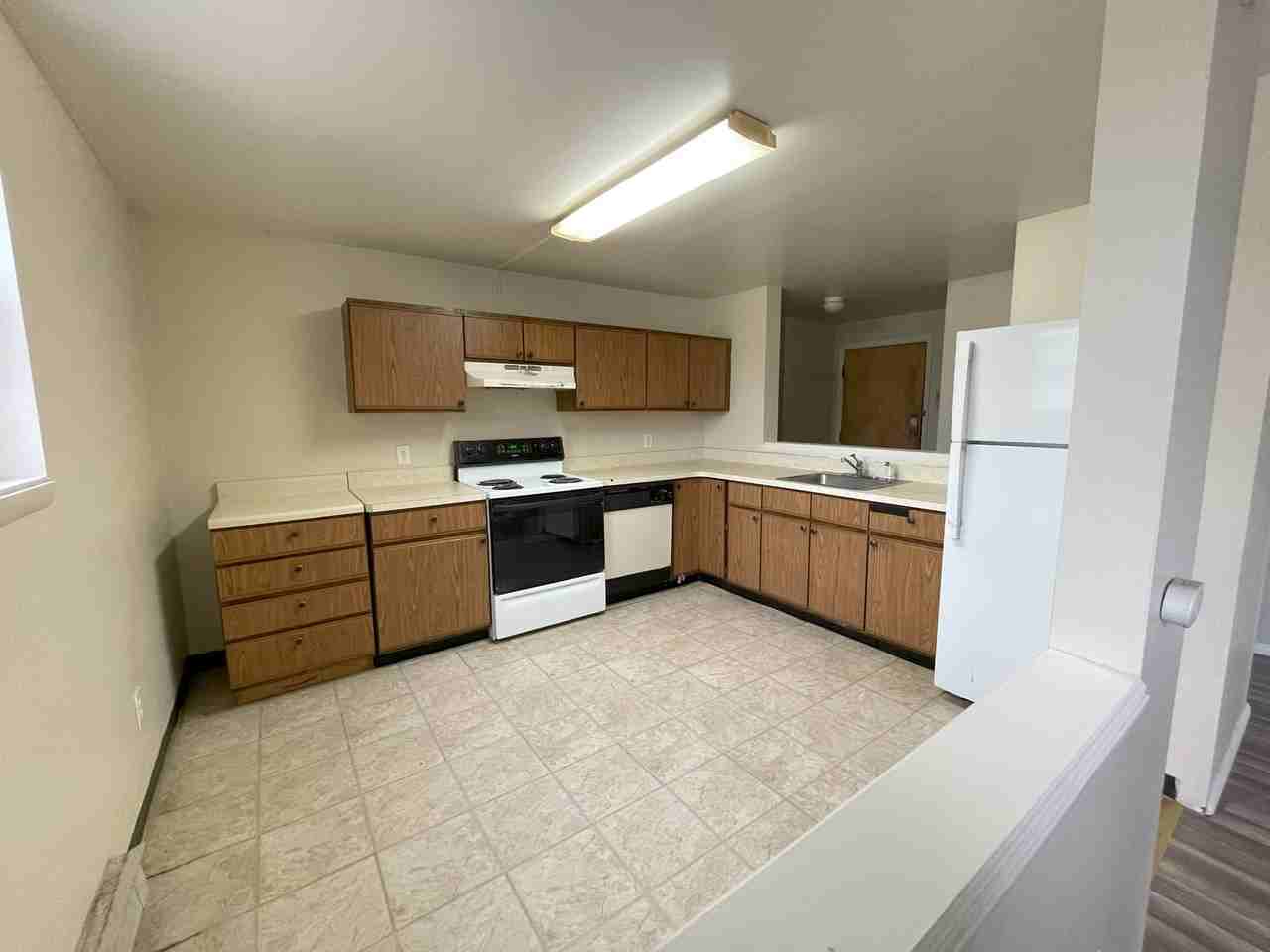 695 Park Avenue - Photo 3 of 11