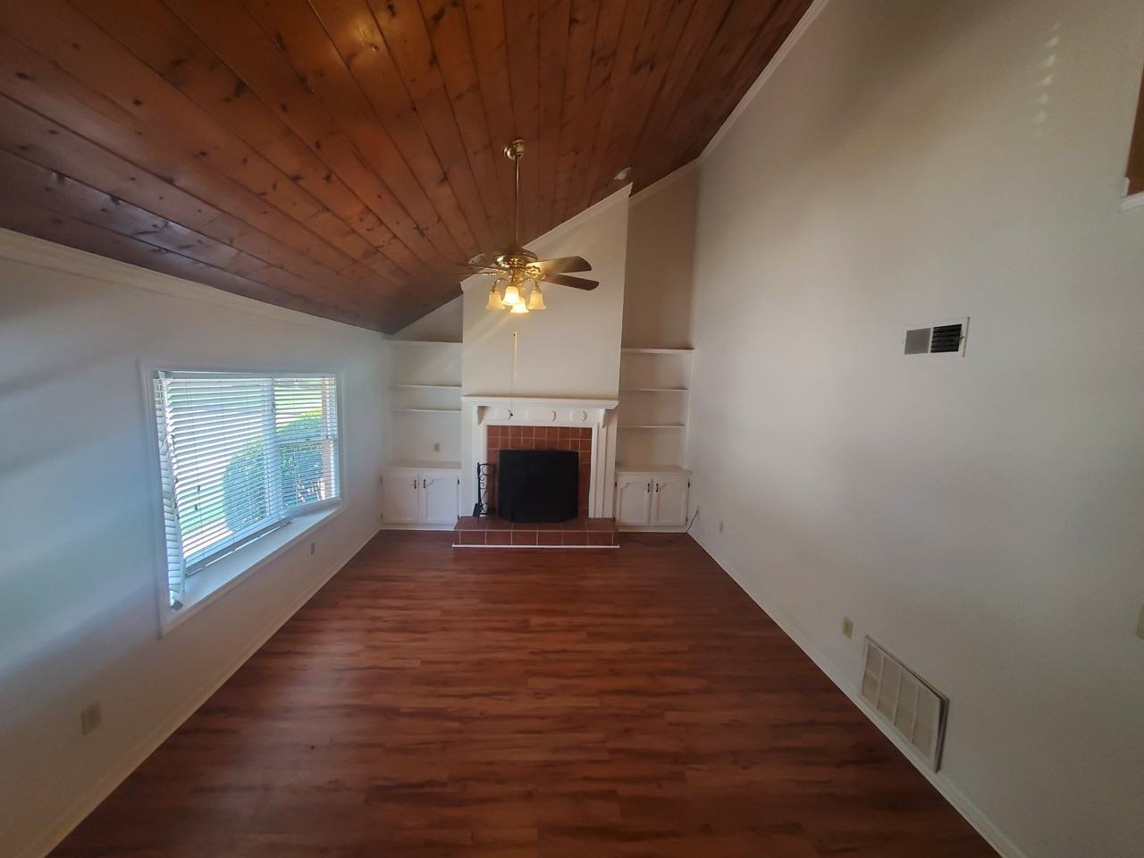 214 Eaglewood Court - Photo 3 of 24