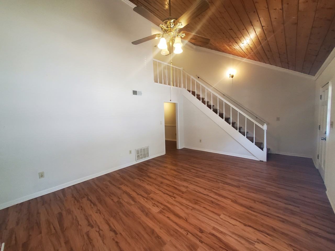 214 Eaglewood Court - Photo 5 of 24