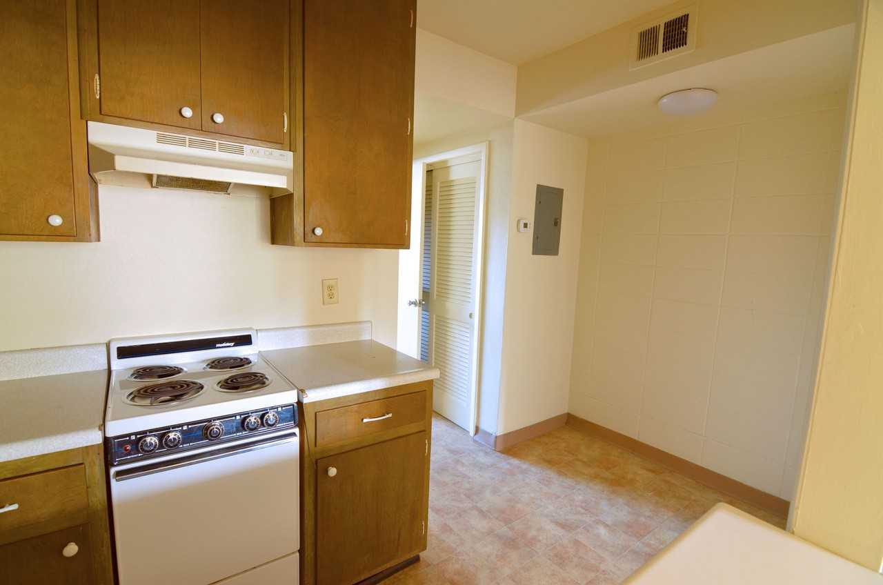 Lexington Apartments - Photo 4 of 5