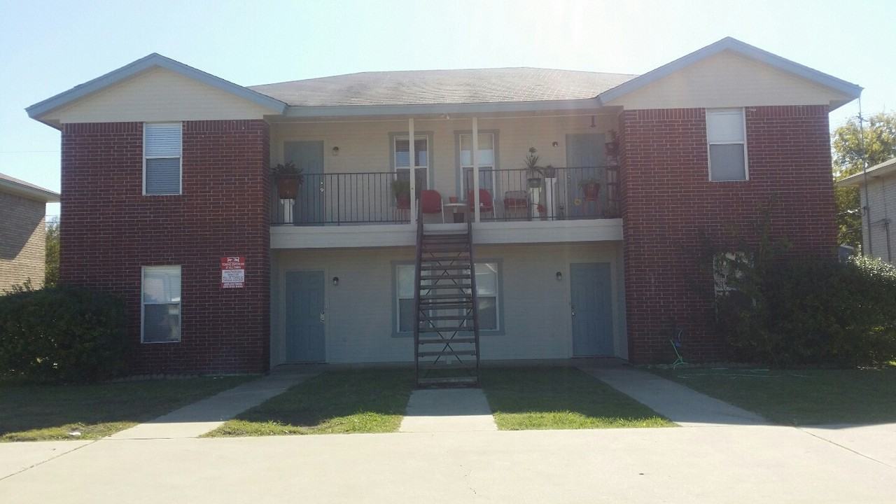 1102 Circle M Drive - Photo 2 of 19