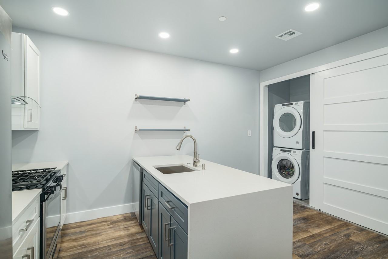 342 West Queen Lane - Photo 4 of 19