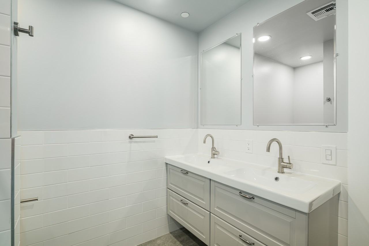 342 West Queen Lane - Photo 6 of 19