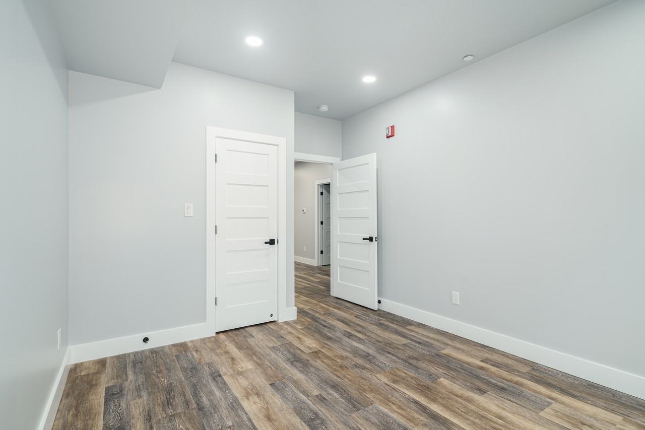 342 West Queen Lane - Photo 7 of 19