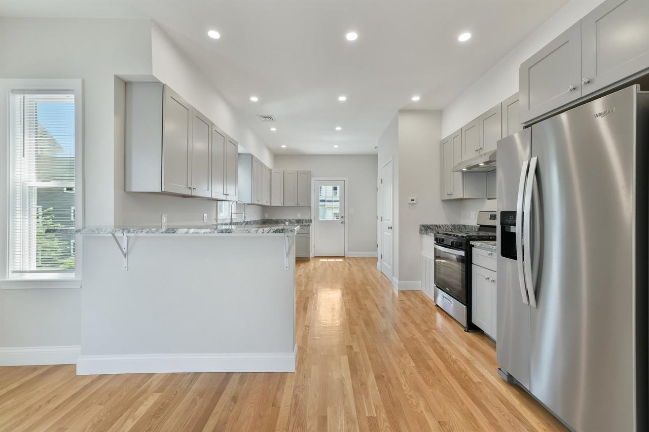 10 Benson Street - Photo 2 of 32