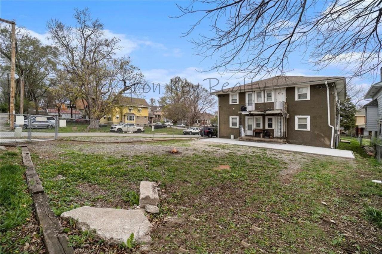 5121 Thompson Avenue - Photo 2 of 8