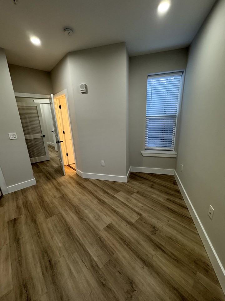 2385 Rhode Island Avenue Northeast - Photo 4 of 37