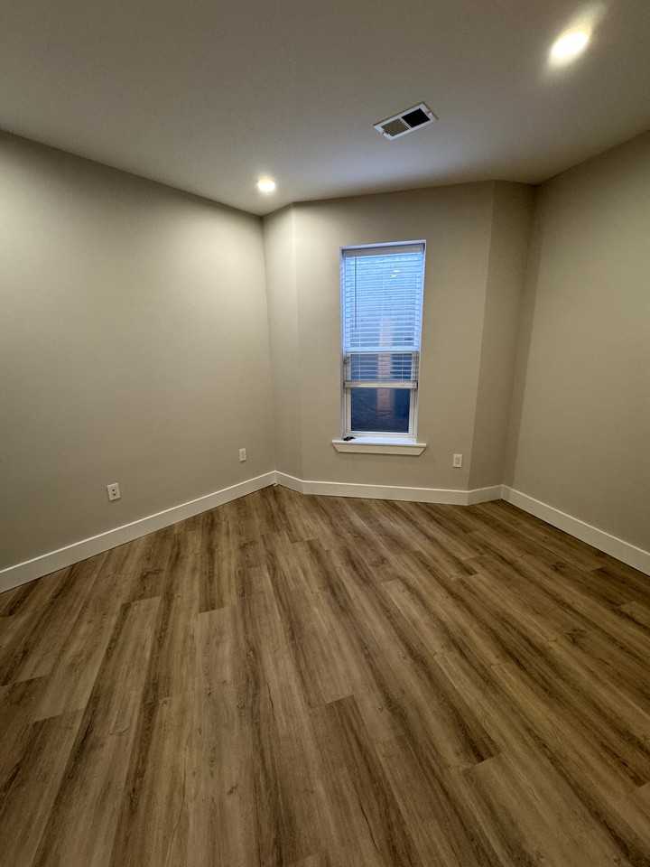 2385 Rhode Island Avenue Northeast - Photo 7 of 37