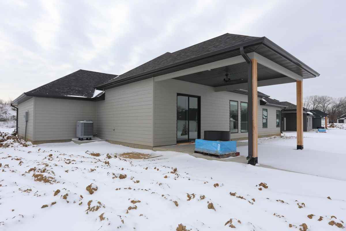 4417 Royal County Rd - Photo 4 of 26