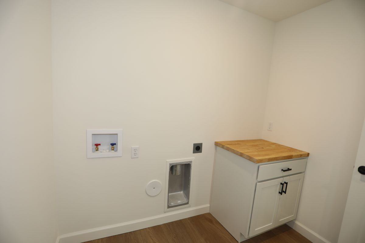 4417 Royal County Rd - Photo 7 of 26